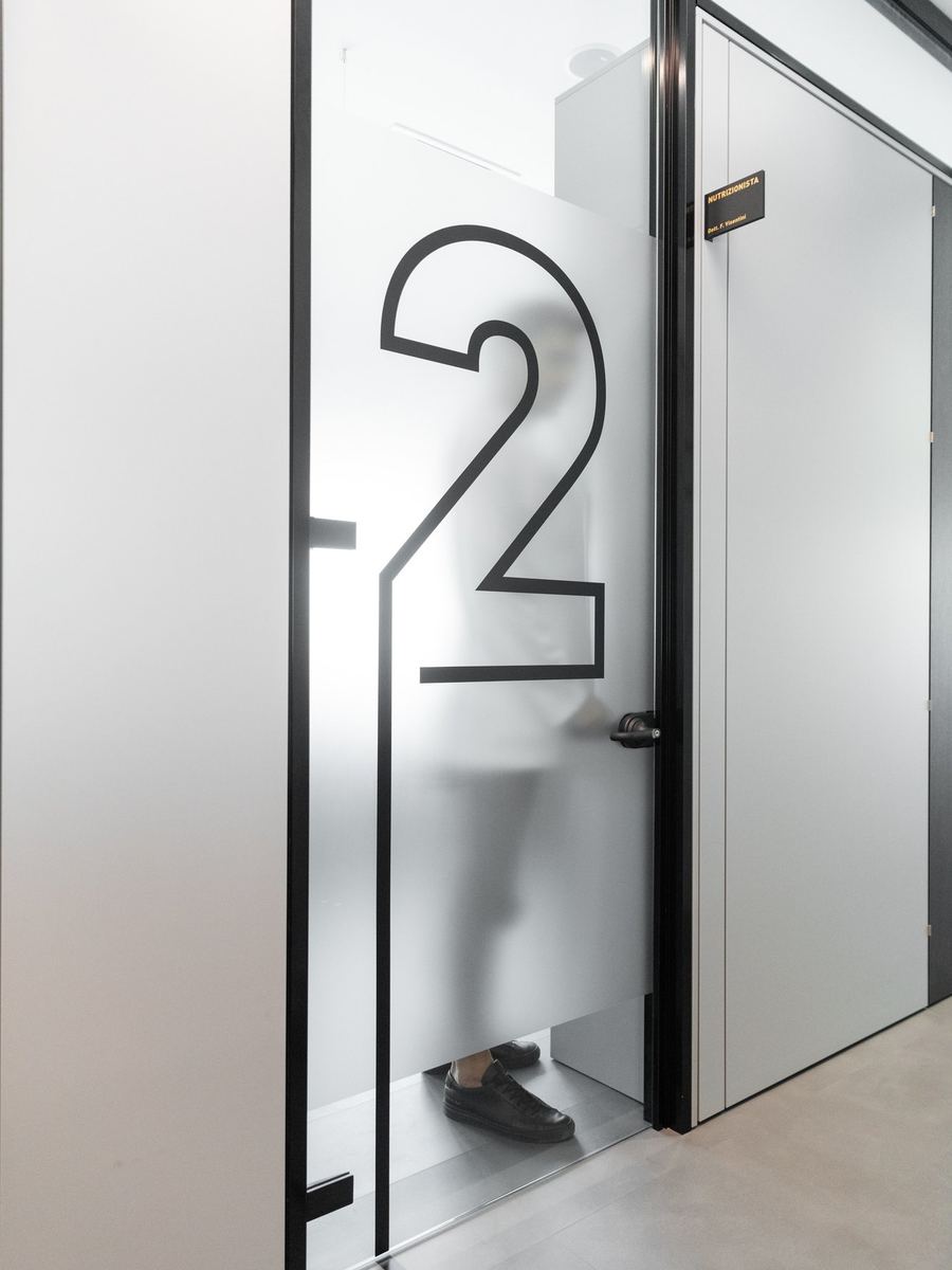 La porta dello studio 2